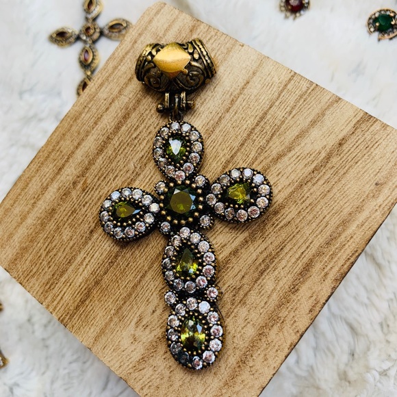 bedouinjewels Jewelry - PERIDOT CROSS BRONZE 925